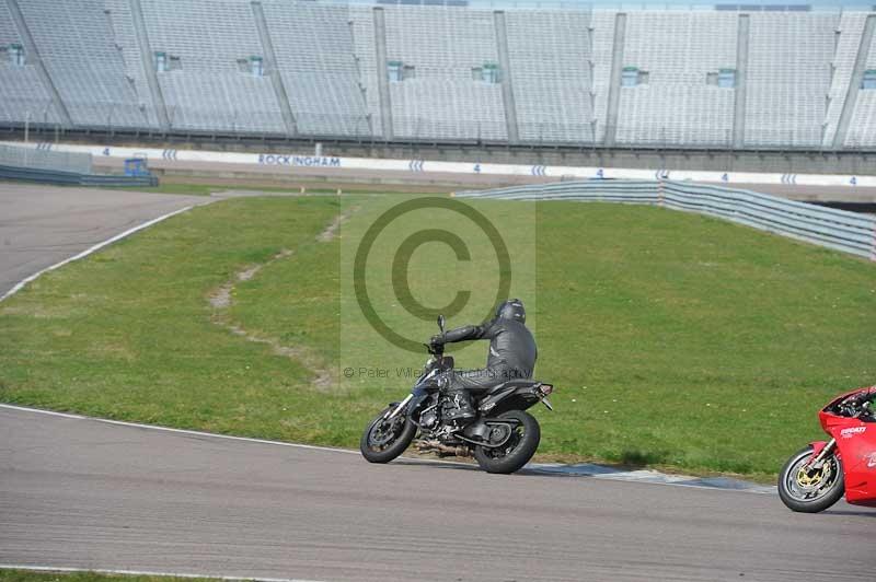 Rockingham no limits trackday;enduro digital images;event digital images;eventdigitalimages;no limits trackdays;peter wileman photography;racing digital images;rockingham raceway northamptonshire;rockingham trackday photographs;trackday digital images;trackday photos