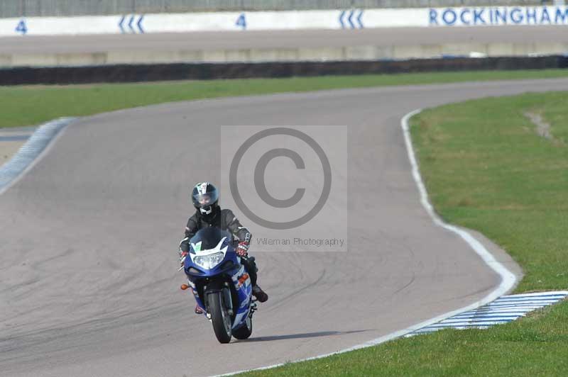 Rockingham no limits trackday;enduro digital images;event digital images;eventdigitalimages;no limits trackdays;peter wileman photography;racing digital images;rockingham raceway northamptonshire;rockingham trackday photographs;trackday digital images;trackday photos