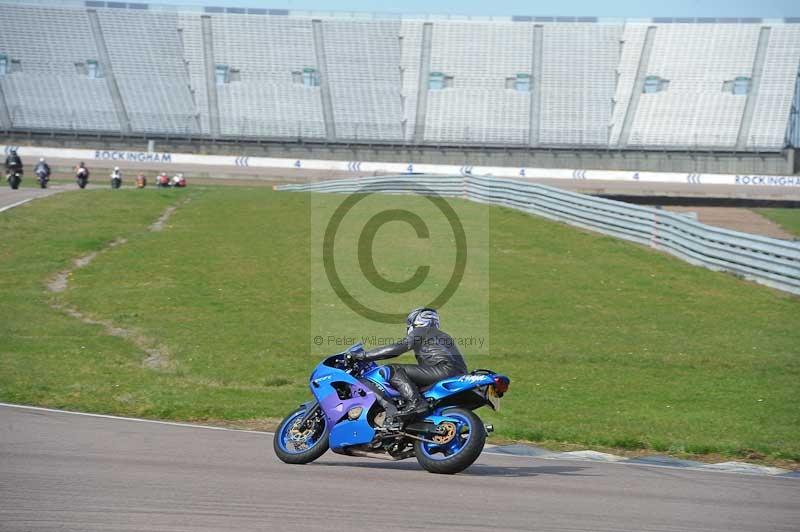 Rockingham no limits trackday;enduro digital images;event digital images;eventdigitalimages;no limits trackdays;peter wileman photography;racing digital images;rockingham raceway northamptonshire;rockingham trackday photographs;trackday digital images;trackday photos