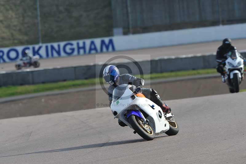 Rockingham no limits trackday;enduro digital images;event digital images;eventdigitalimages;no limits trackdays;peter wileman photography;racing digital images;rockingham raceway northamptonshire;rockingham trackday photographs;trackday digital images;trackday photos