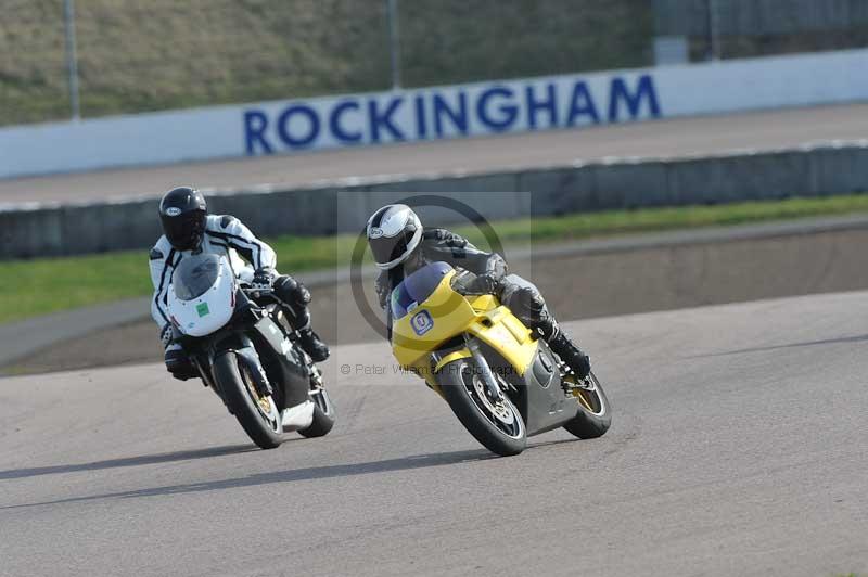 Rockingham no limits trackday;enduro digital images;event digital images;eventdigitalimages;no limits trackdays;peter wileman photography;racing digital images;rockingham raceway northamptonshire;rockingham trackday photographs;trackday digital images;trackday photos