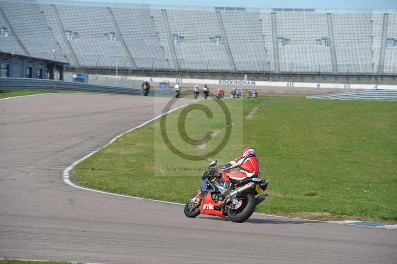 Rockingham no limits trackday;enduro digital images;event digital images;eventdigitalimages;no limits trackdays;peter wileman photography;racing digital images;rockingham raceway northamptonshire;rockingham trackday photographs;trackday digital images;trackday photos