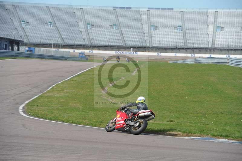 Rockingham no limits trackday;enduro digital images;event digital images;eventdigitalimages;no limits trackdays;peter wileman photography;racing digital images;rockingham raceway northamptonshire;rockingham trackday photographs;trackday digital images;trackday photos