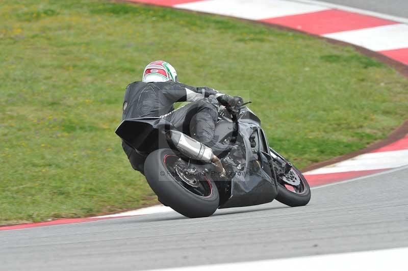 march 2010;motorbikes;no limits;peter wileman photography;portimao;portugal;trackday;trackday digital images