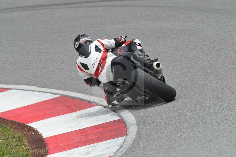 march 2010;motorbikes;no limits;peter wileman photography;portimao;portugal;trackday;trackday digital images