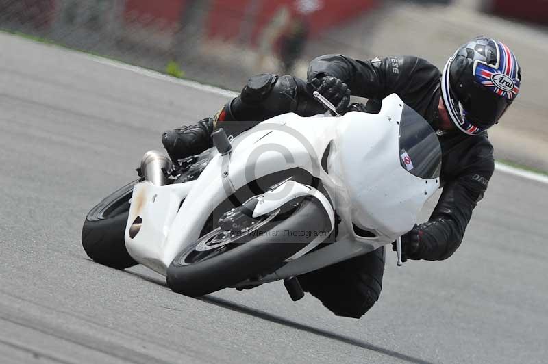 march 2010;motorbikes;no limits;peter wileman photography;portimao;portugal;trackday;trackday digital images