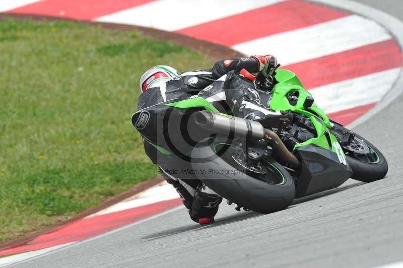 march 2010;motorbikes;no limits;peter wileman photography;portimao;portugal;trackday;trackday digital images