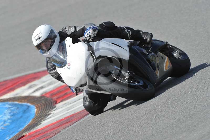 march 2010;motorbikes;no limits;peter wileman photography;portimao;portugal;trackday;trackday digital images