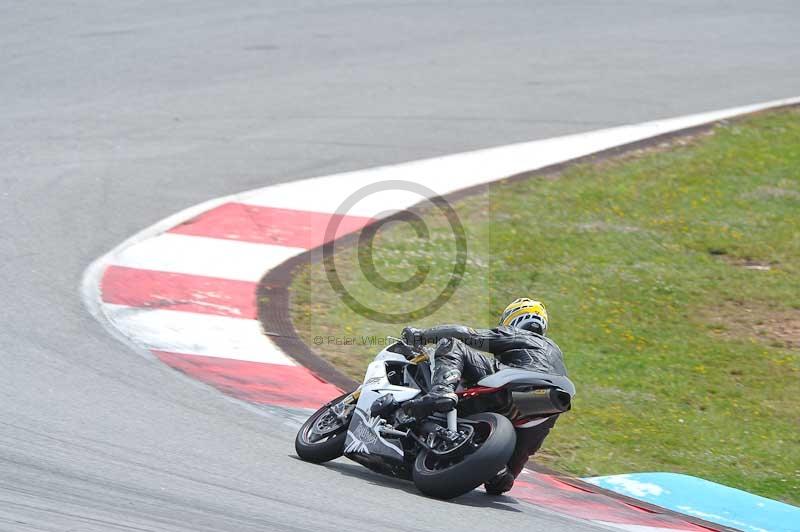 march 2010;motorbikes;no limits;peter wileman photography;portimao;portugal;trackday;trackday digital images