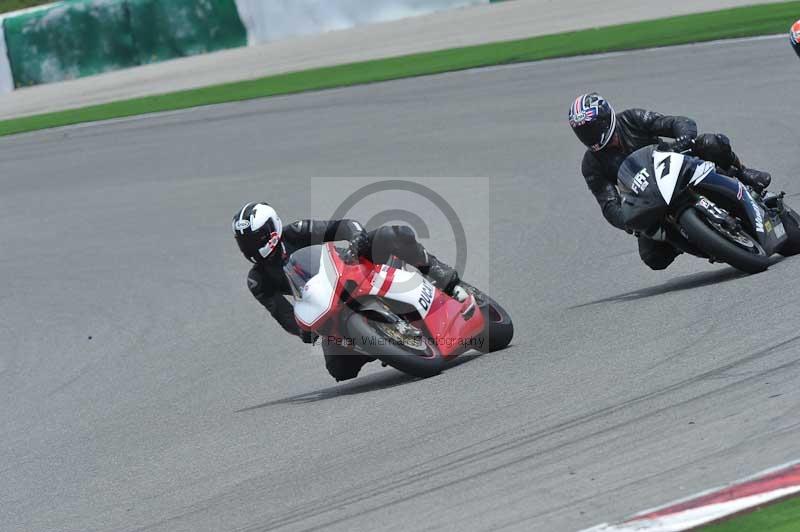 march 2010;motorbikes;no limits;peter wileman photography;portimao;portugal;trackday;trackday digital images