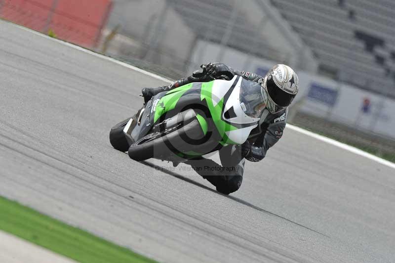 march 2010;motorbikes;no limits;peter wileman photography;portimao;portugal;trackday;trackday digital images