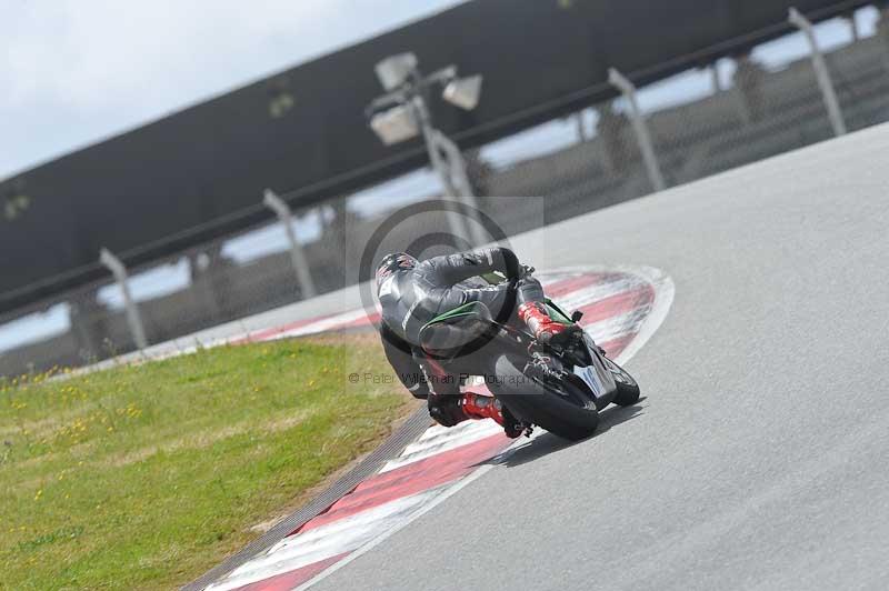 march 2010;motorbikes;no limits;peter wileman photography;portimao;portugal;trackday;trackday digital images