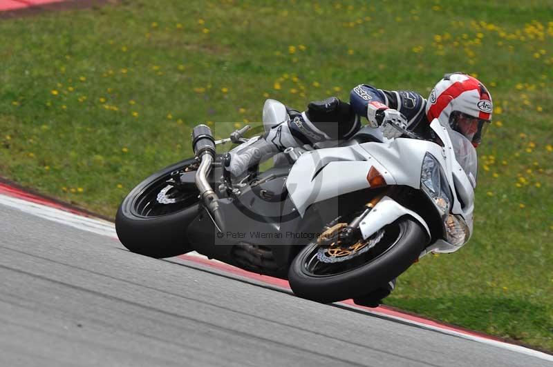 march 2010;motorbikes;no limits;peter wileman photography;portimao;portugal;trackday;trackday digital images