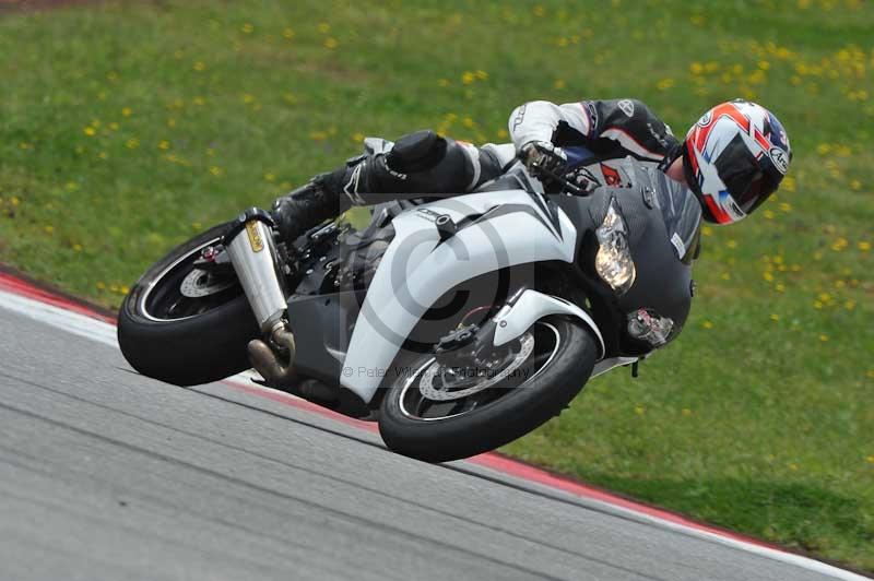 march 2010;motorbikes;no limits;peter wileman photography;portimao;portugal;trackday;trackday digital images