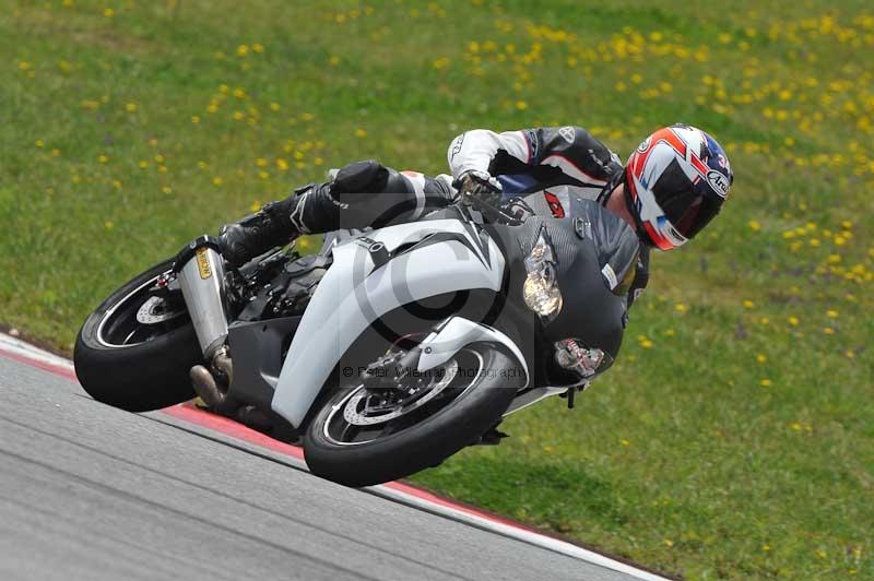 march 2010;motorbikes;no limits;peter wileman photography;portimao;portugal;trackday;trackday digital images