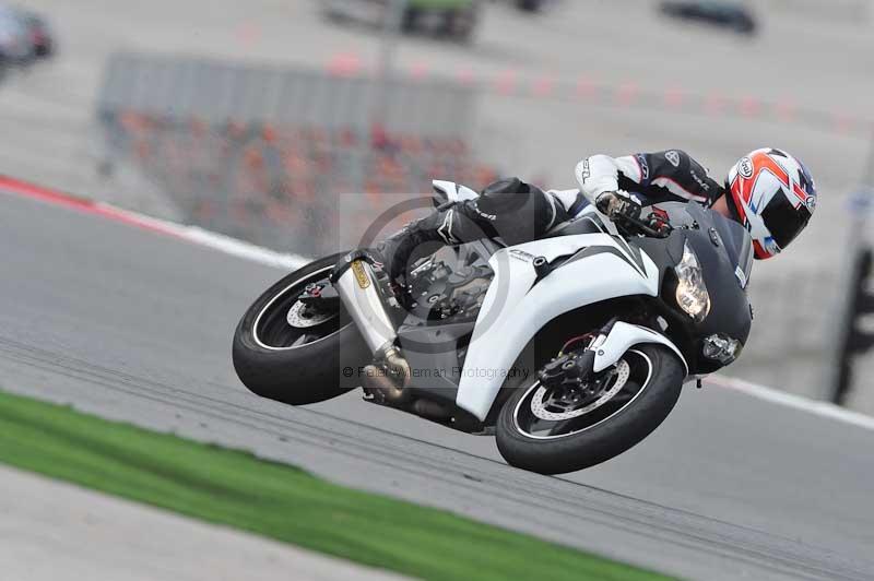 march 2010;motorbikes;no limits;peter wileman photography;portimao;portugal;trackday;trackday digital images