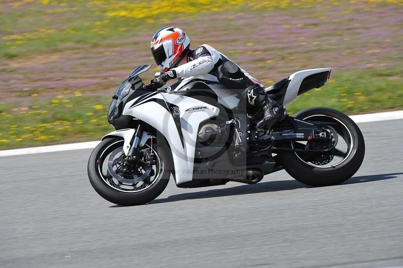 march 2010;motorbikes;no limits;peter wileman photography;portimao;portugal;trackday;trackday digital images