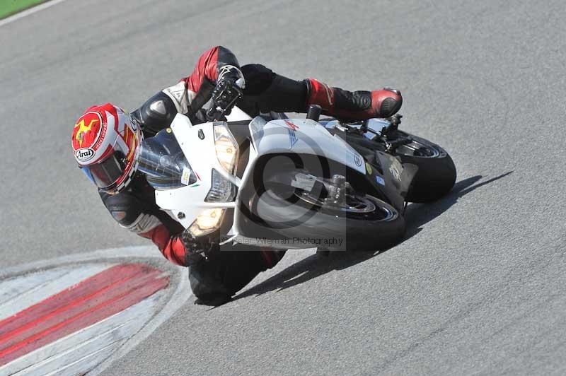 march 2010;motorbikes;no limits;peter wileman photography;portimao;portugal;trackday;trackday digital images