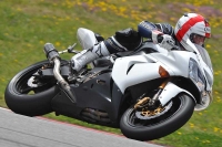 march-2010;motorbikes;no-limits;peter-wileman-photography;portimao;portugal;trackday;trackday-digital-images