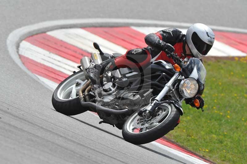 march 2010;motorbikes;no limits;peter wileman photography;portimao;portugal;trackday;trackday digital images