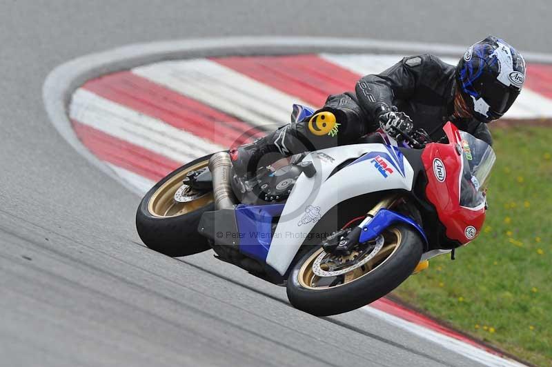 march 2010;motorbikes;no limits;peter wileman photography;portimao;portugal;trackday;trackday digital images