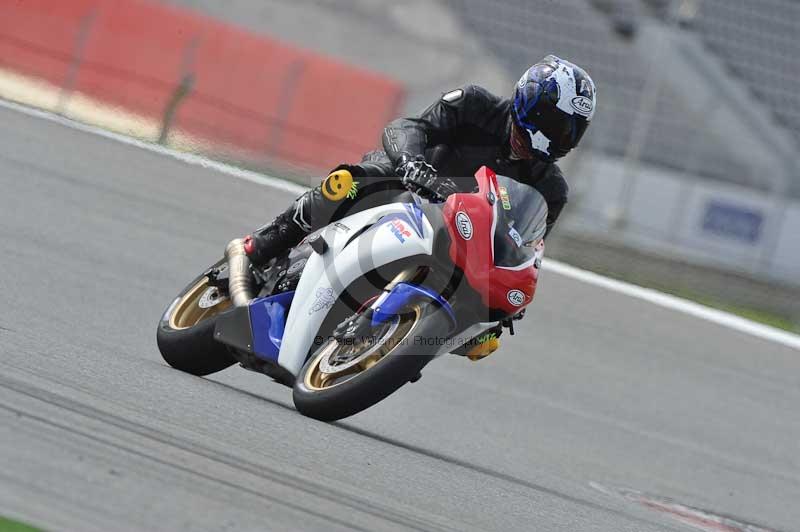 march 2010;motorbikes;no limits;peter wileman photography;portimao;portugal;trackday;trackday digital images