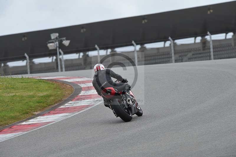 march 2010;motorbikes;no limits;peter wileman photography;portimao;portugal;trackday;trackday digital images