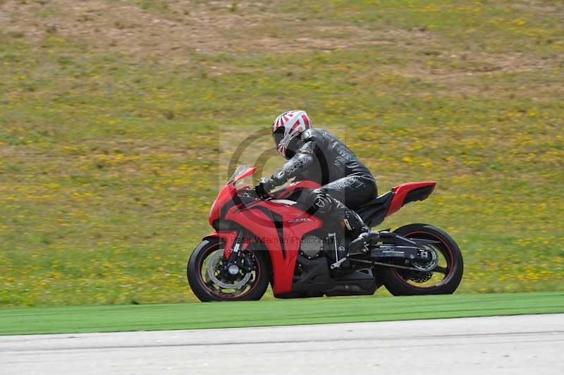 march 2010;motorbikes;no limits;peter wileman photography;portimao;portugal;trackday;trackday digital images