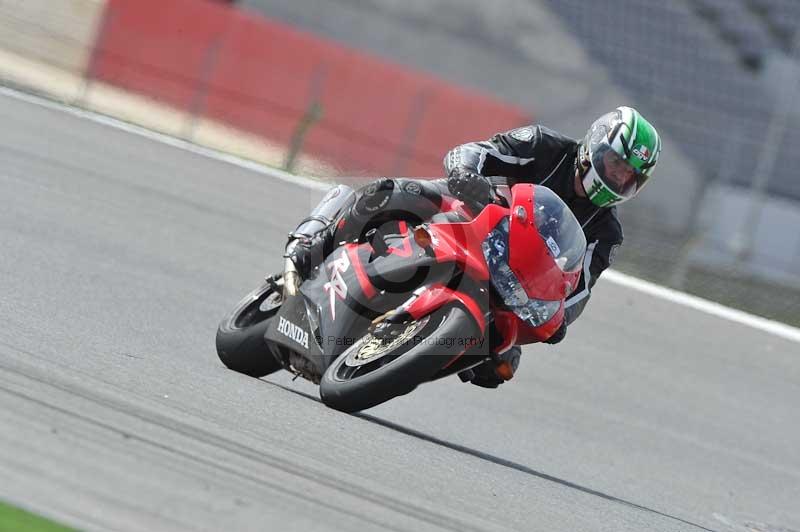 march 2010;motorbikes;no limits;peter wileman photography;portimao;portugal;trackday;trackday digital images