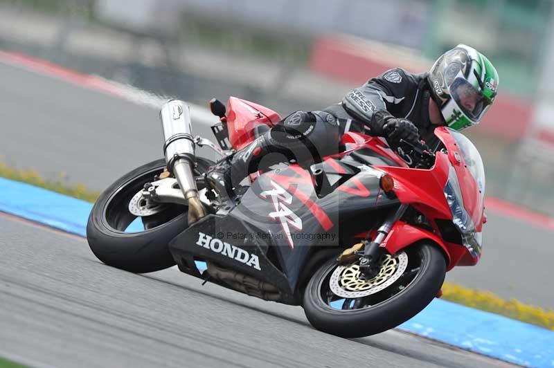 march 2010;motorbikes;no limits;peter wileman photography;portimao;portugal;trackday;trackday digital images