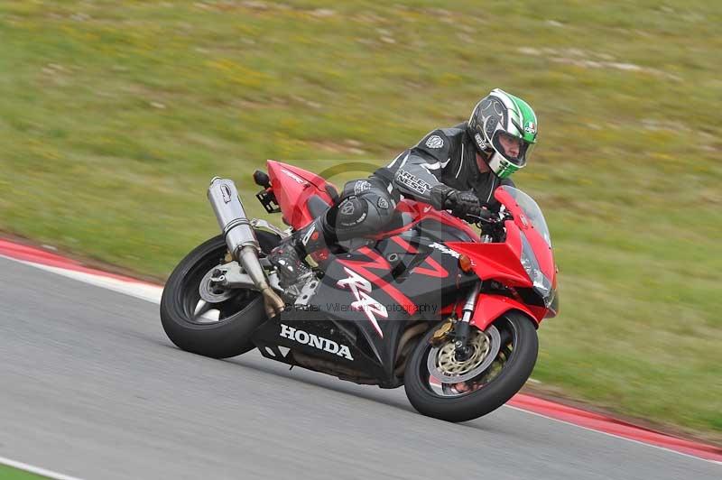 march 2010;motorbikes;no limits;peter wileman photography;portimao;portugal;trackday;trackday digital images