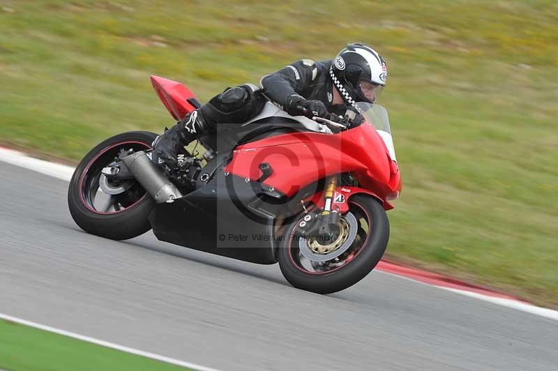 march 2010;motorbikes;no limits;peter wileman photography;portimao;portugal;trackday;trackday digital images