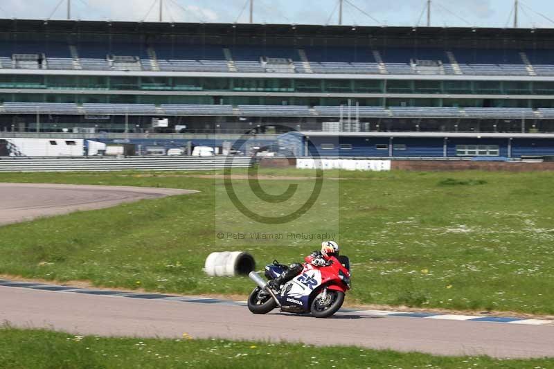 Rockingham no limits trackday;enduro digital images;event digital images;eventdigitalimages;no limits trackdays;peter wileman photography;racing digital images;rockingham raceway northamptonshire;rockingham trackday photographs;trackday digital images;trackday photos