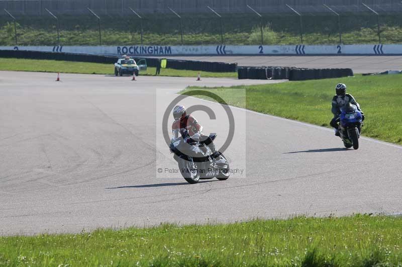 Rockingham no limits trackday;enduro digital images;event digital images;eventdigitalimages;no limits trackdays;peter wileman photography;racing digital images;rockingham raceway northamptonshire;rockingham trackday photographs;trackday digital images;trackday photos