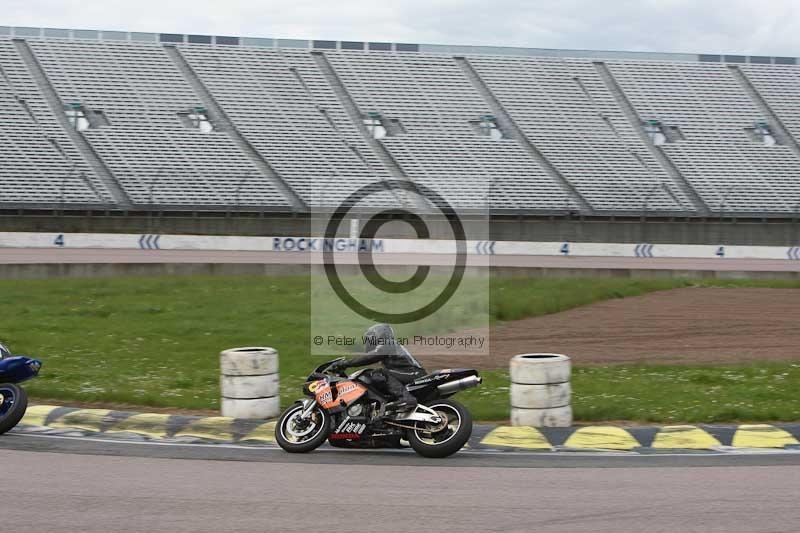 Rockingham no limits trackday;enduro digital images;event digital images;eventdigitalimages;no limits trackdays;peter wileman photography;racing digital images;rockingham raceway northamptonshire;rockingham trackday photographs;trackday digital images;trackday photos