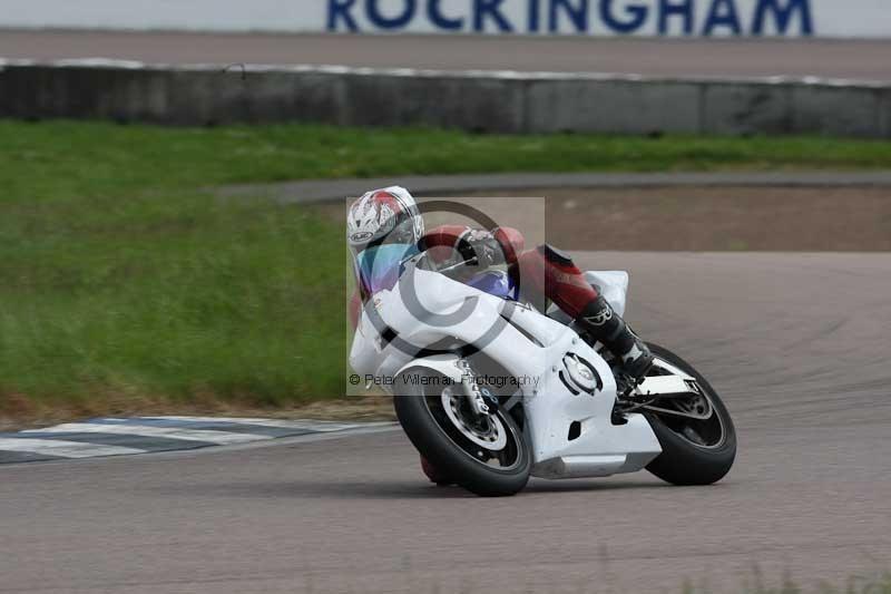 Rockingham no limits trackday;enduro digital images;event digital images;eventdigitalimages;no limits trackdays;peter wileman photography;racing digital images;rockingham raceway northamptonshire;rockingham trackday photographs;trackday digital images;trackday photos