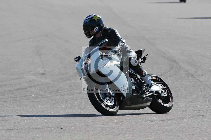 Rockingham no limits trackday;enduro digital images;event digital images;eventdigitalimages;no limits trackdays;peter wileman photography;racing digital images;rockingham raceway northamptonshire;rockingham trackday photographs;trackday digital images;trackday photos