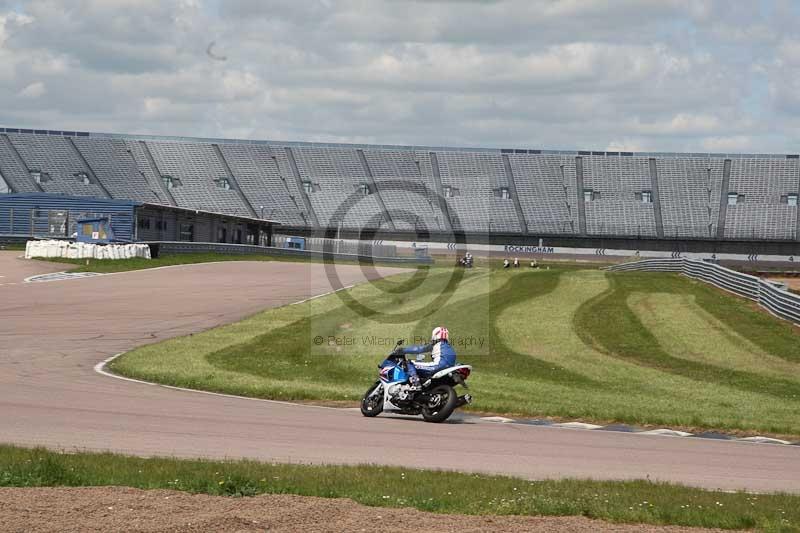 Rockingham no limits trackday;enduro digital images;event digital images;eventdigitalimages;no limits trackdays;peter wileman photography;racing digital images;rockingham raceway northamptonshire;rockingham trackday photographs;trackday digital images;trackday photos