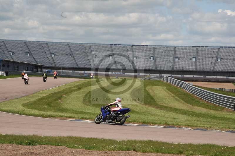 Rockingham no limits trackday;enduro digital images;event digital images;eventdigitalimages;no limits trackdays;peter wileman photography;racing digital images;rockingham raceway northamptonshire;rockingham trackday photographs;trackday digital images;trackday photos