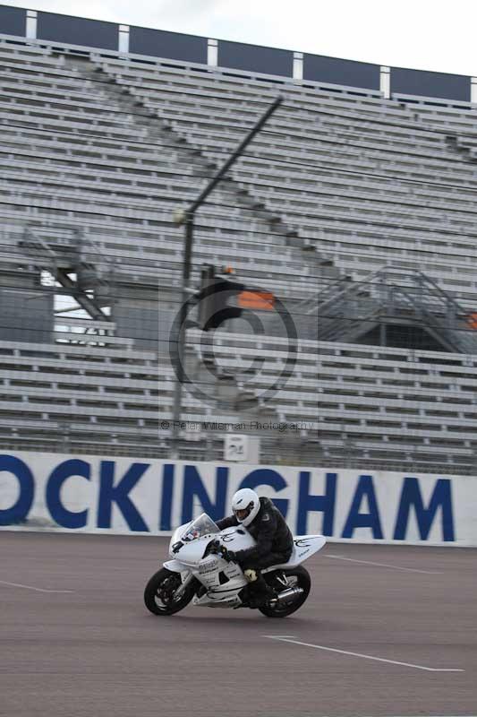 Rockingham no limits trackday;enduro digital images;event digital images;eventdigitalimages;no limits trackdays;peter wileman photography;racing digital images;rockingham raceway northamptonshire;rockingham trackday photographs;trackday digital images;trackday photos