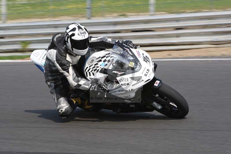 Motorcycle action photographs;Trackday digital images;brands;brands hatch photographs;event digital images;eventdigitalimages;motor racing london;no limits trackday;peter wileman photography;trackday;trackday photos