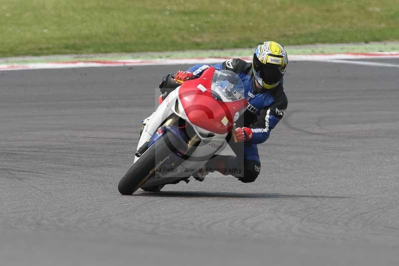 Motorcycle action photographs;Trackday digital images;brands;brands hatch photographs;event digital images;eventdigitalimages;motor racing london;no limits trackday;peter wileman photography;trackday;trackday photos