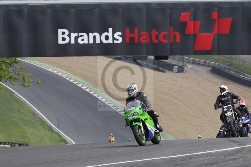 Motorcycle action photographs;Trackday digital images;brands;brands hatch photographs;event digital images;eventdigitalimages;motor racing london;no limits trackday;peter wileman photography;trackday;trackday photos