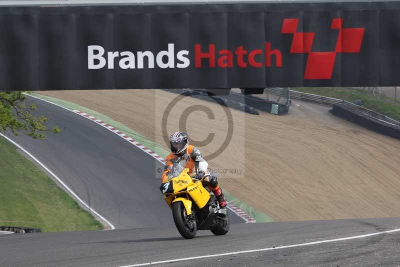 Motorcycle action photographs;Trackday digital images;brands;brands hatch photographs;event digital images;eventdigitalimages;motor racing london;no limits trackday;peter wileman photography;trackday;trackday photos