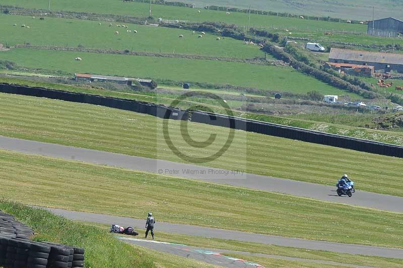 anglesey no limits trackday;anglesey photographs;anglesey trackday photographs;enduro digital images;event digital images;eventdigitalimages;no limits trackdays;peter wileman photography;racing digital images;trac mon;trackday digital images;trackday photos;ty croes