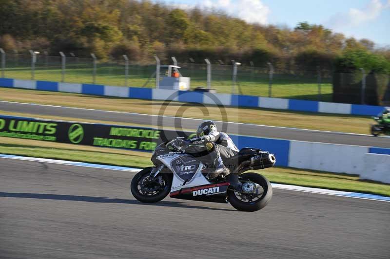 Motorcycle action photographs;donington;donington park leicestershire;donington photographs;event digital images;eventdigitalimages;no limits trackday;peter wileman photography;trackday;trackday digital images;trackday photos