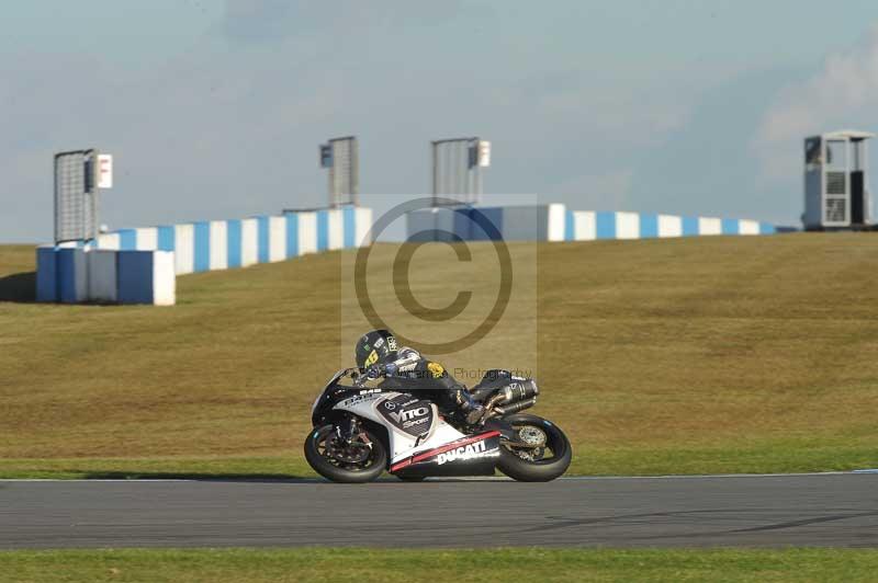 Motorcycle action photographs;donington;donington park leicestershire;donington photographs;event digital images;eventdigitalimages;no limits trackday;peter wileman photography;trackday;trackday digital images;trackday photos