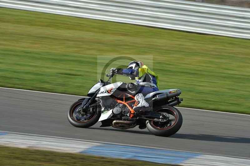 Motorcycle action photographs;donington;donington park leicestershire;donington photographs;event digital images;eventdigitalimages;no limits trackday;peter wileman photography;trackday;trackday digital images;trackday photos