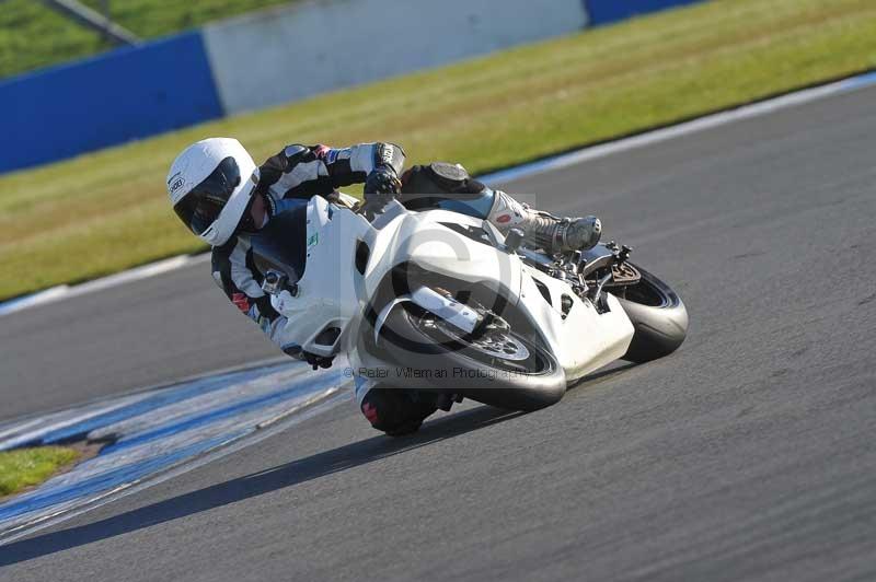 Motorcycle action photographs;donington;donington park leicestershire;donington photographs;event digital images;eventdigitalimages;no limits trackday;peter wileman photography;trackday;trackday digital images;trackday photos