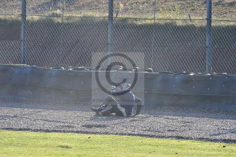 Motorcycle action photographs;donington;donington park leicestershire;donington photographs;event digital images;eventdigitalimages;no limits trackday;peter wileman photography;trackday;trackday digital images;trackday photos